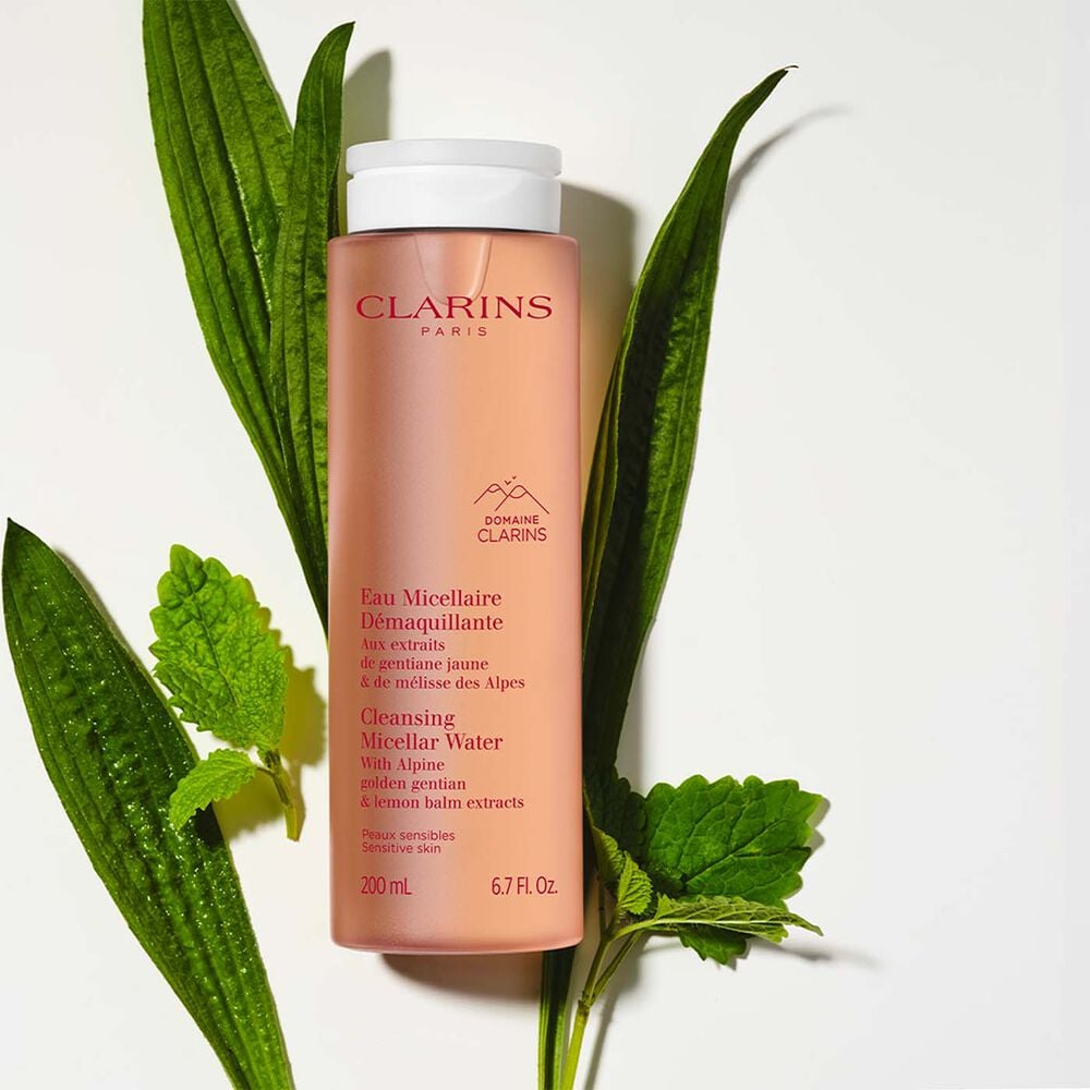Clarins Cleansing Micellar Water with Alpine Golden Gentian & Lemon Balm Extracts – Sensitive Skin – 200 ml Clarins Cleansing Micellar Water with Alpine Golden Gentian & Lemon Balm Extracts – Sensitive Skin – 200 ml